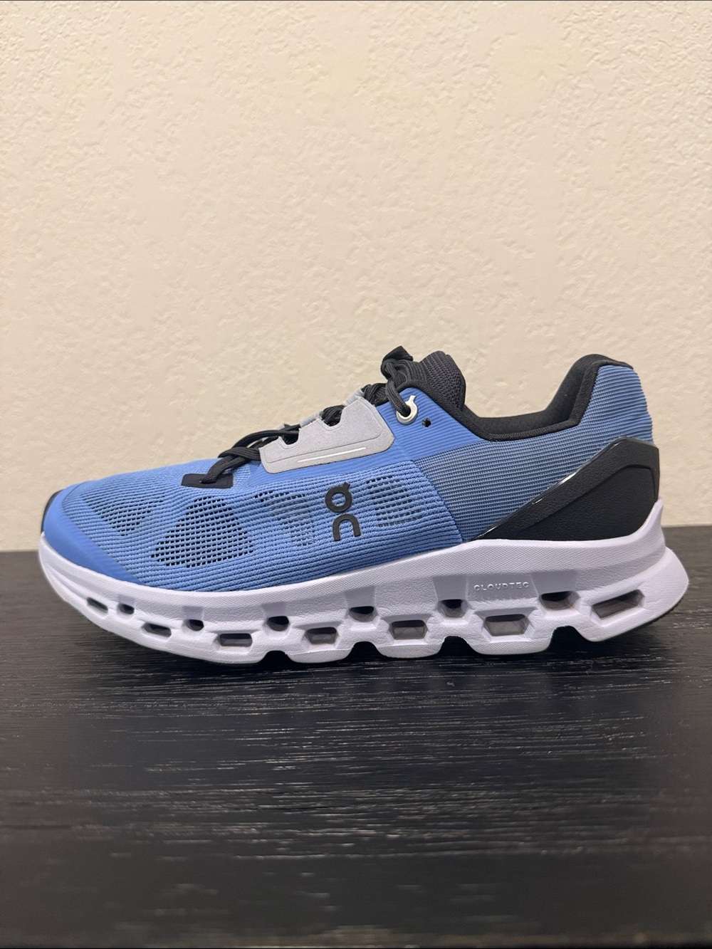 Women’s Size 9 W9 On Running Cloudnova Athletic Shoe in Blue and Black Excellent
